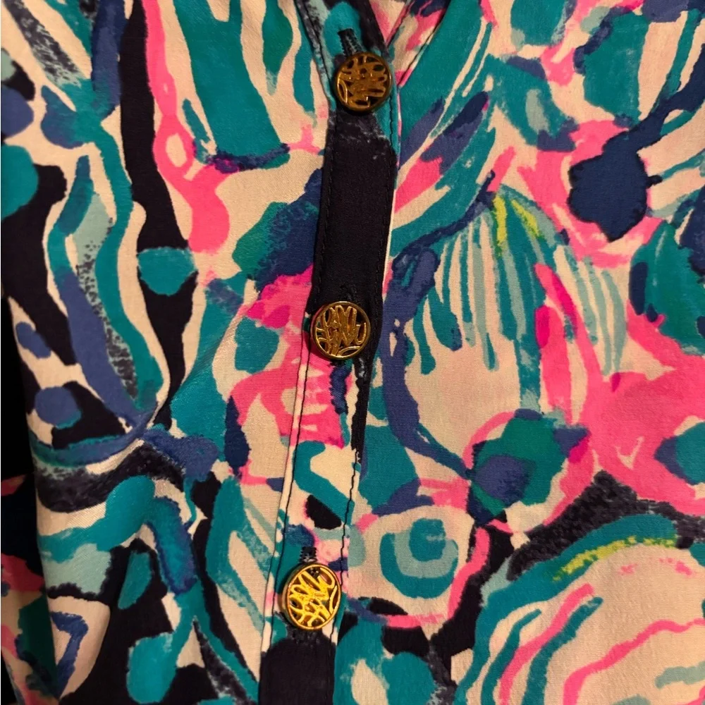 Lilly Pulitzer Elsa Silk Blouse Beautiful Pattern of Pinks and Blues - Picture 9 of 10